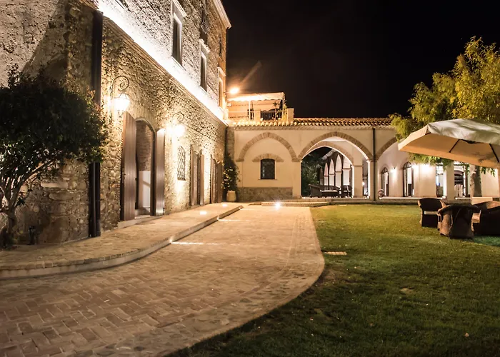 Le Colline Del Gelso-masseria Mazzei 乡村民宿 Solfara Mare